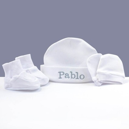 Conjunto patucos manoplas y gorro personalizado 2