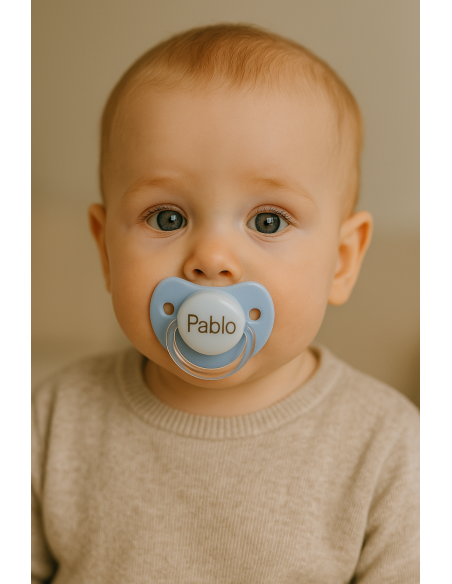 2 tétines personnalisées avec le prénom du bébé