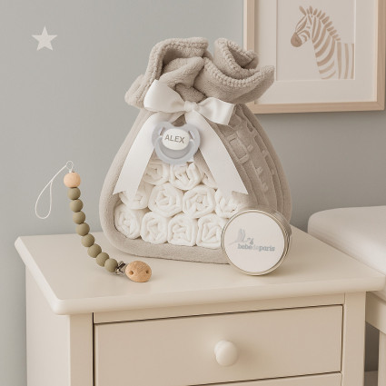 Gâteau de Couches avec Attache-tétine | Cadeau Bébé Original et Utile