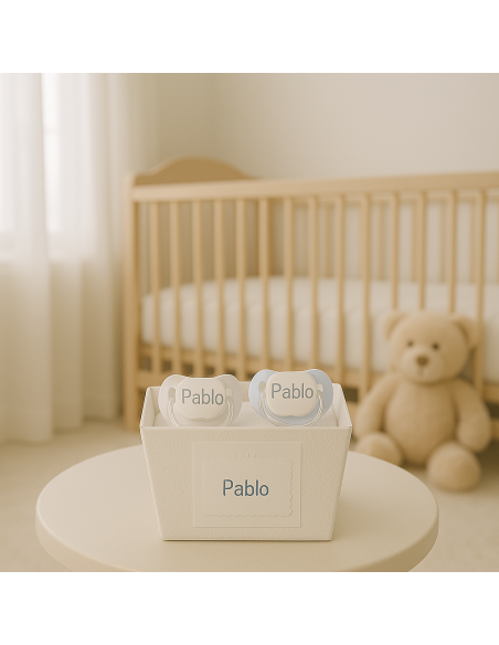 2 tétines personnalisées avec le prénom du bébé