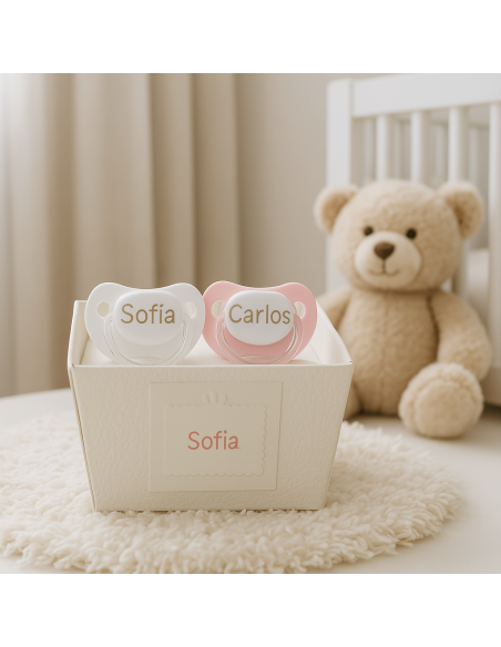 Coffret cadeau bavoirs et tétines personnalisés | Cadeau naissance original