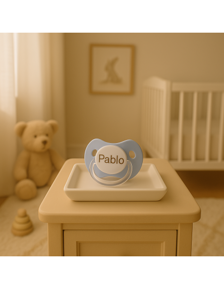 Pack de 2 tétines et bavoir | Cadeau pratique et adorable pour bébé