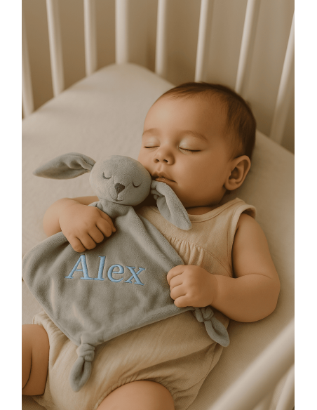 Coffret bébé valise, couverture et doudou personnalisés | Cadeau naissance raffiné