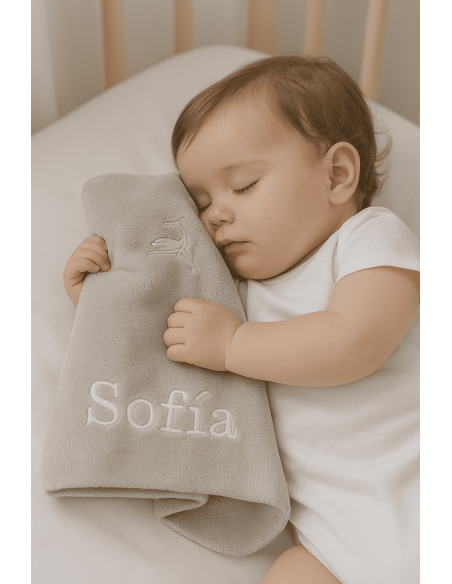 Coffret bébé : couverture, pyjama et doudou personnalisés | Cadeau naissance raffiné