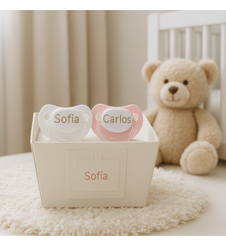 Set de Deux Sucettes, Attache-sucette et Bavoir Personnalisés | Coffret Bébé