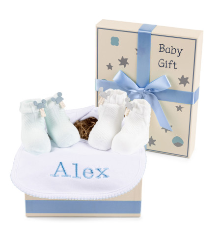 Coffret Cadeau avec Chaussettes, Bavoir Brodé et Accessoires Uniques – Pour Nouveau-né