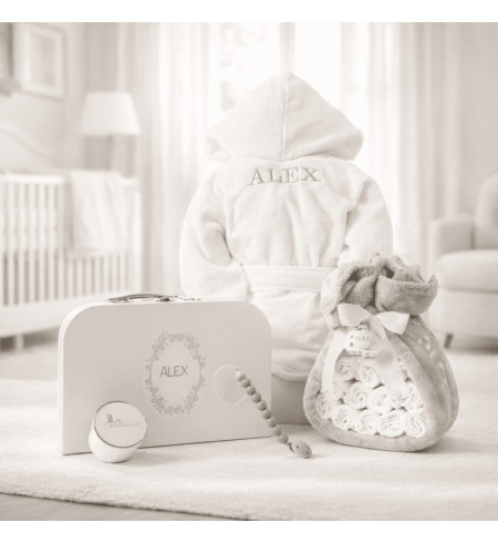 Gâteau de Couches avec Peignoir, Valisette et Sucette | Coffret Naissance Complet