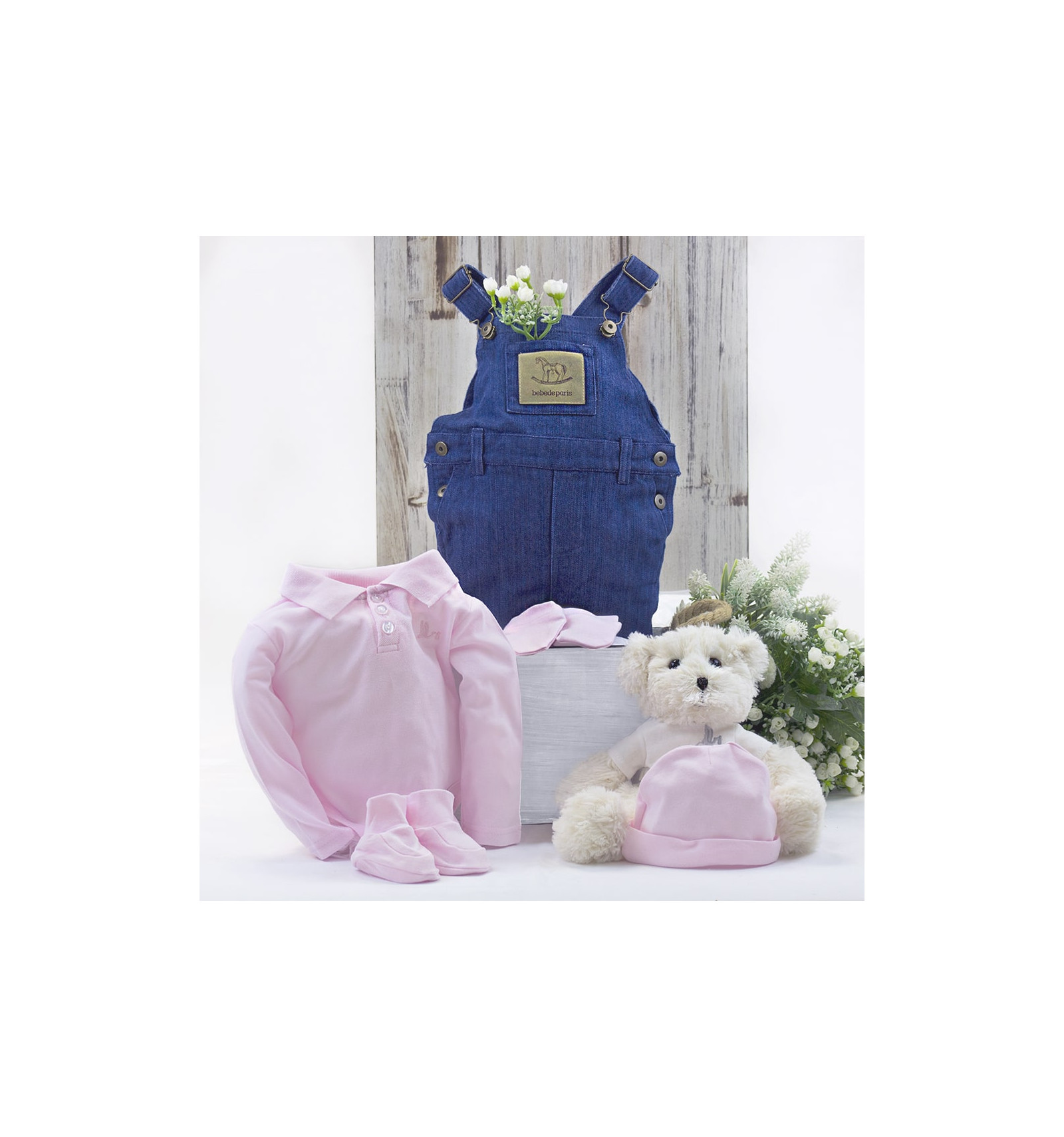 Trousseau ensemble salopette bébé avec ours en peluche rose